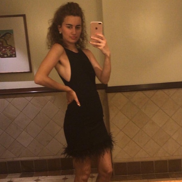 🌺🌴HOST PICK🌴🌺 Feathered Pencil Skirt - Picture 5 of 5